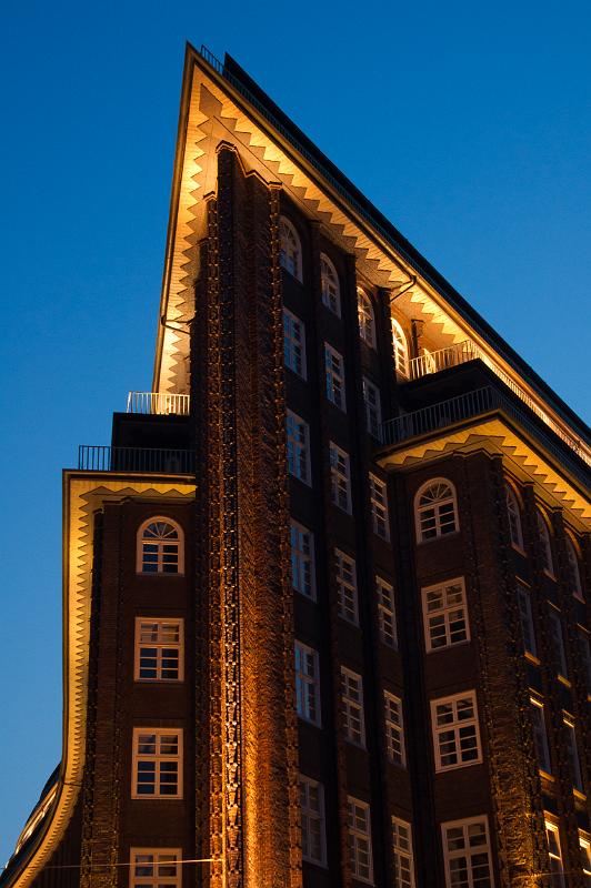 110423_T5409_Hamburg.jpg - Hamburg zur Blauen Stunde: das Chilehaus