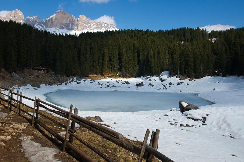 110329_T4741_Karersee.jpg - Karersee mit Rosengarten