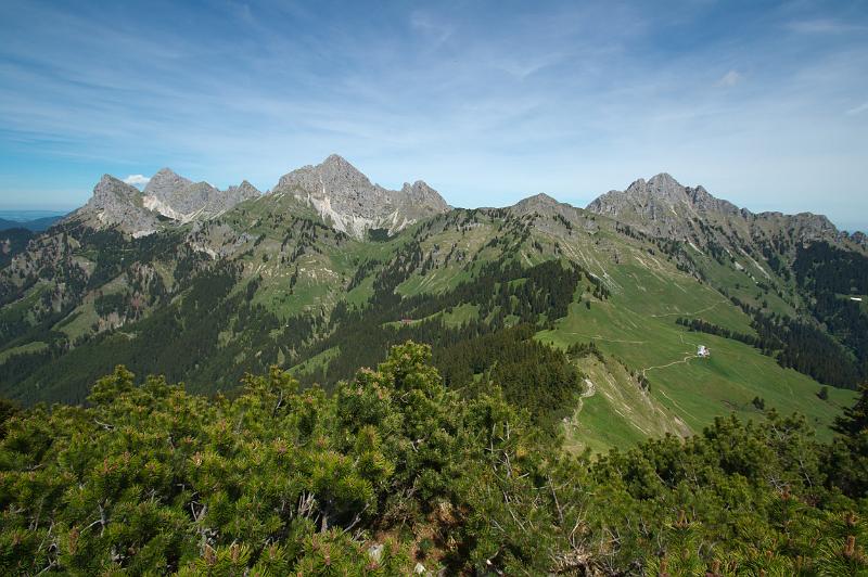 110529_T6548_Hahnenkamm.jpg - Panorama vom Hahnenkamm: Gimpel, Köllenspitze, Schneid und Gehrenspitze