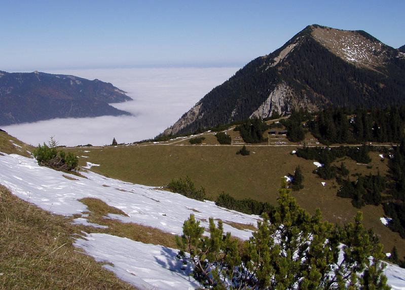 PA180034_031018_Wank_HoherFricken_c.jpg - Blick vom Wank Richtung Norden zum Hohen Fricken