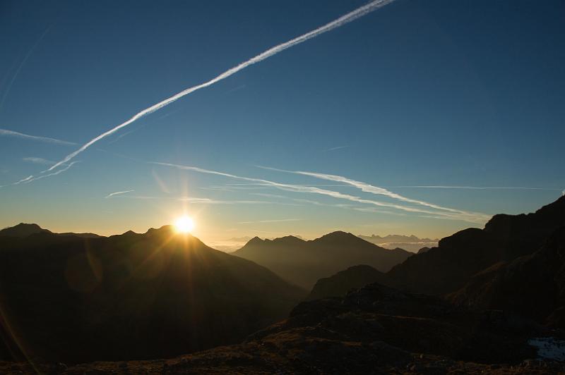 140924_0716_T02759_SarntalerOstkamm_hd.jpg - Sonnenaufgang an der Flaggerschartenhütte