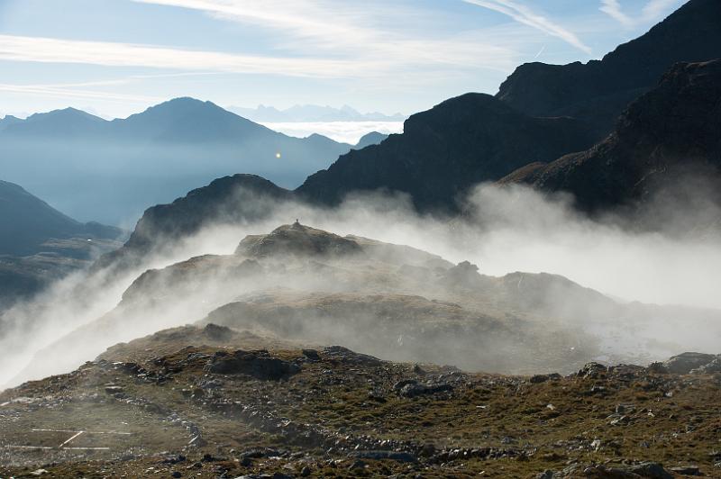 140924_0822_T02764_SarntalerOstkamm_hd.jpg - Nebelschwaden an der Flaggerschartenhütte