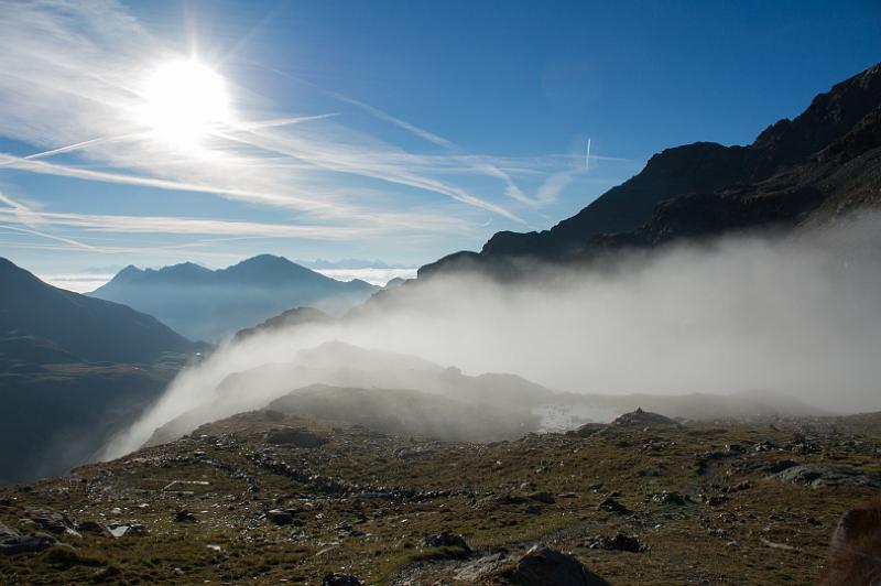 140924_0831_T02771_SarntalerOstkamm_hd.jpg - Nebelschwaden an der Flaggerschartenhütte