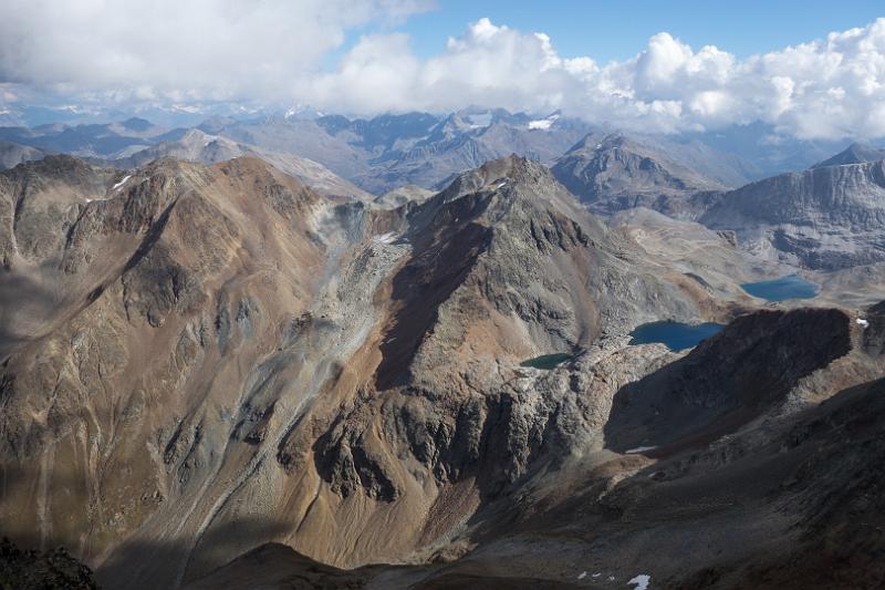 160926_1507_T08482_Bernina_hd.jpg - Piz Prüna und Piz Pischa vom Piz Languard, rechts die Prüne- und Pischa-Seen