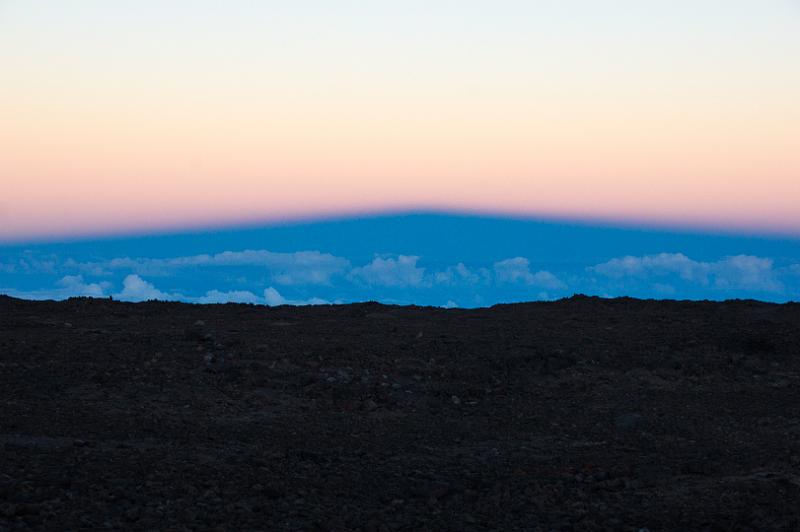 150621_1901_A00624_MaunaLoa.jpg - Mauna Loa, Sonnenuntergang am Gipfel-Krater
