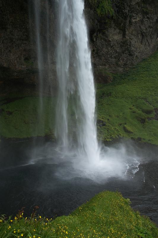 100704_A0375_Seljalandsfoss.jpg - Seljalandsfoss - man kann dahinter herlaufen (mit Regenjacke!)